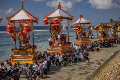 Upacara Adat Ngaben di Bali