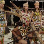 Pakaian Adat Suku Dayak