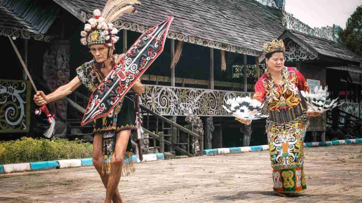 Pakaian Adat Suku Dayak