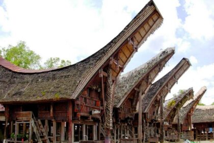 Rumah Adat Tongkonan