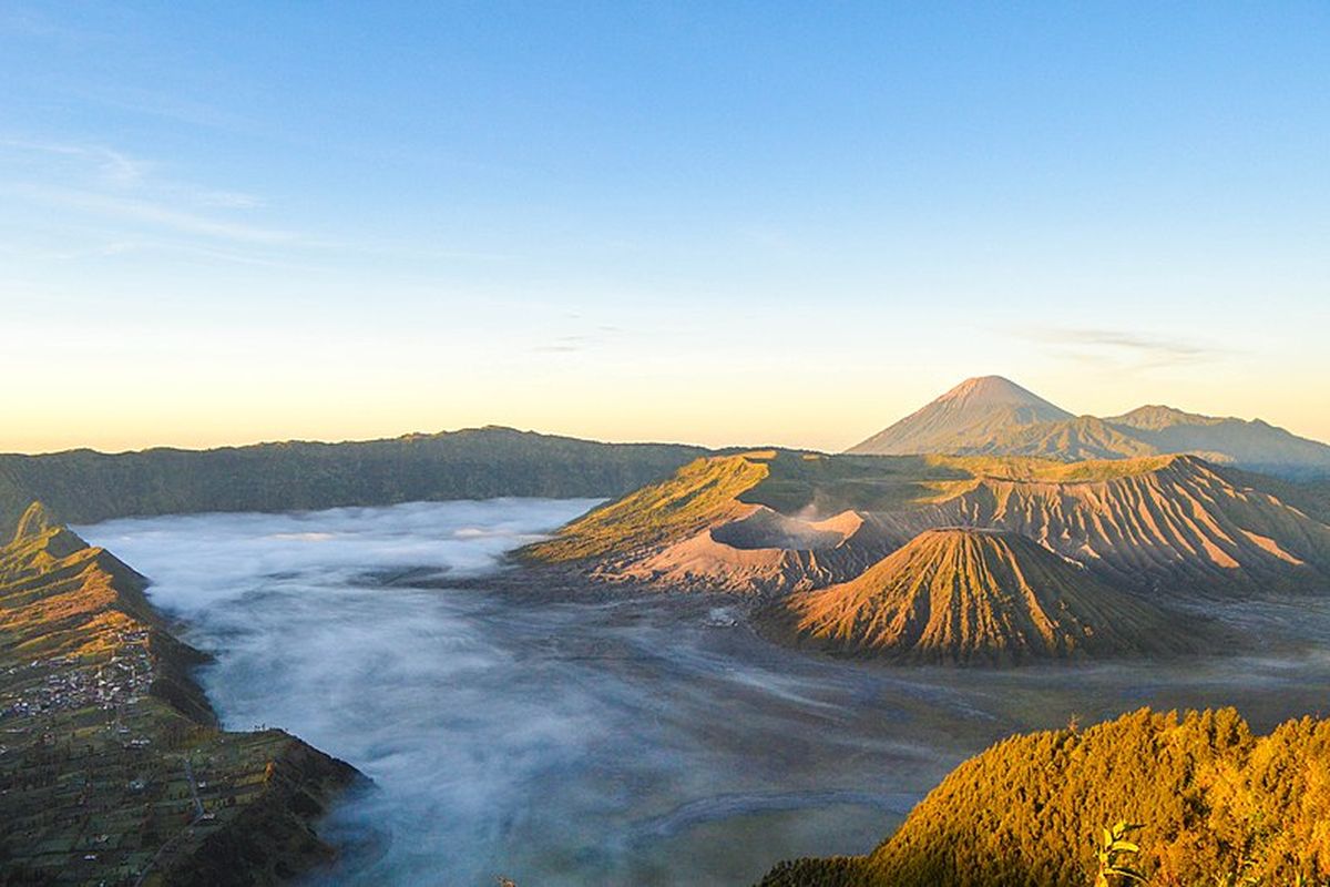 Spot Foto Terbaik untuk Melihat Sunrise di Gunung Bromo