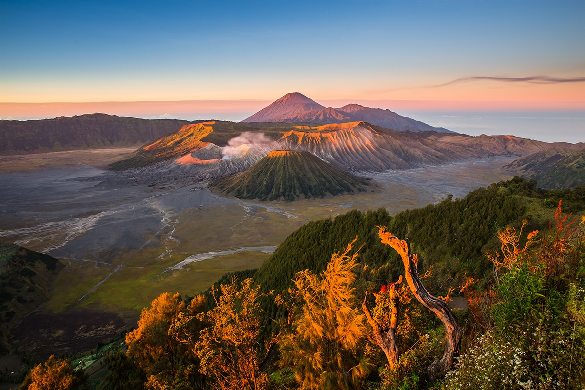 Spot Foto Terbaik untuk Melihat Sunrise di Gunung Bromo