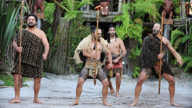 Tarian Haka dari Suku Maori Selandia Baru