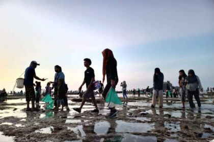 Tradisi Sangkep Warige dan Bau Nyale di Lombok
