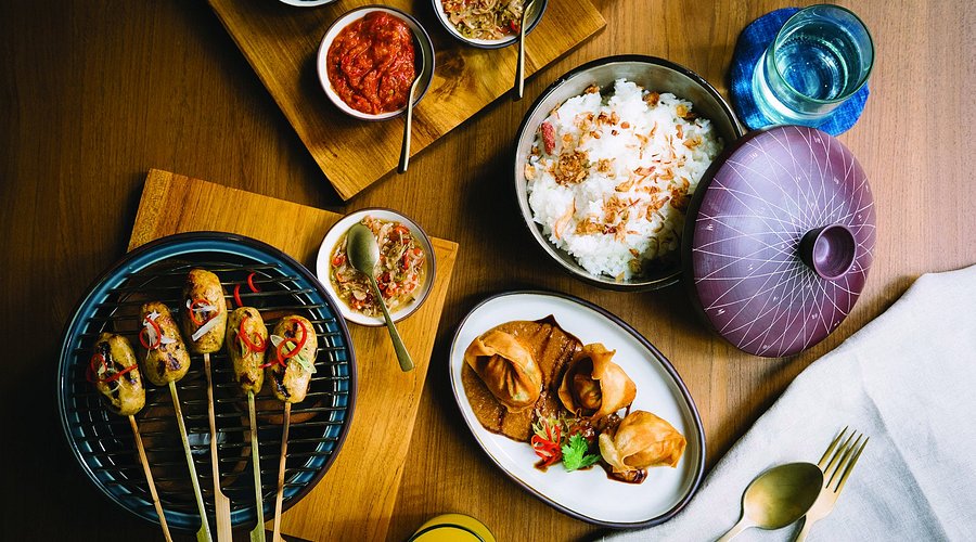 Wisata Kuliner Halal di Seminyak Bali