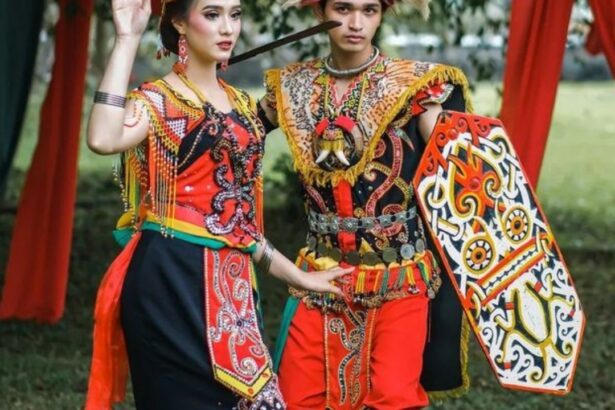 Makna Warna Pakaian Adat Suku Dayak Kalimantan