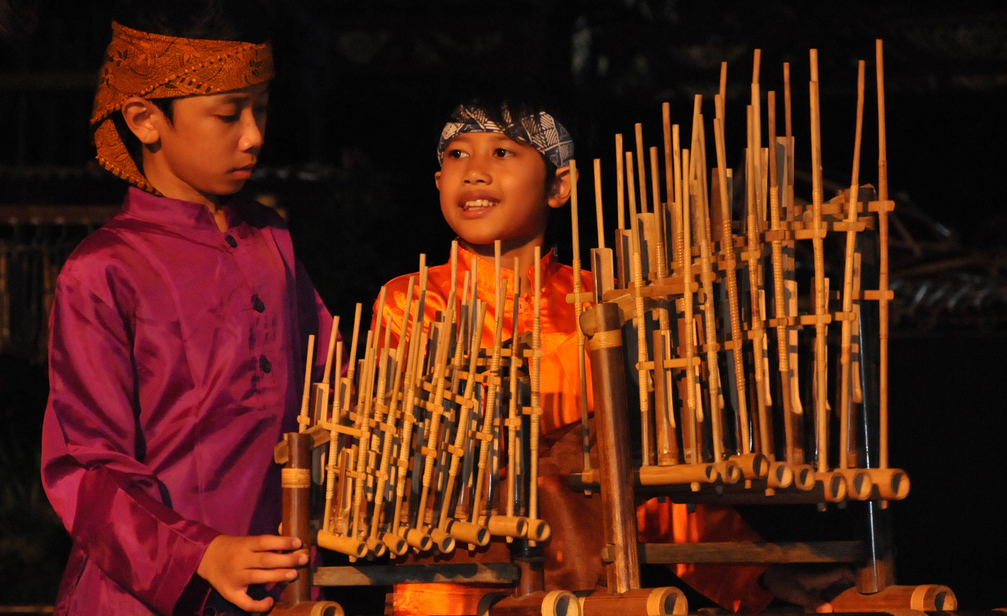 Sejarah Alat Musik Angklung