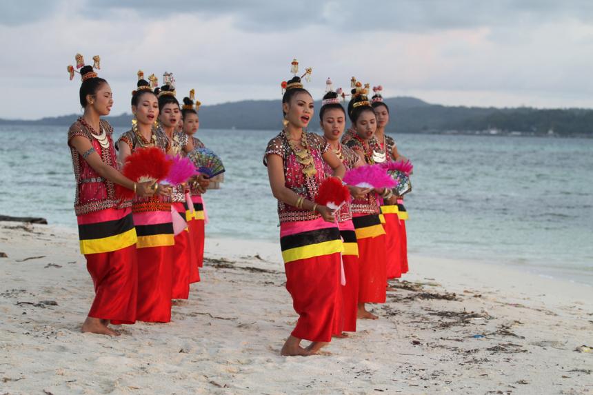 Tradisi Lariangi dari Wakatobi