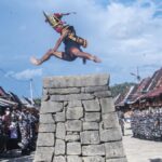 Tradisi Lompat Batu Fahombo