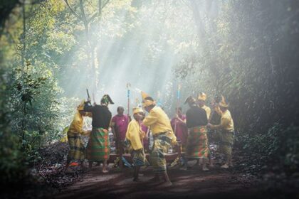 Tradisi Mappadendang di Sulawesi Selatan