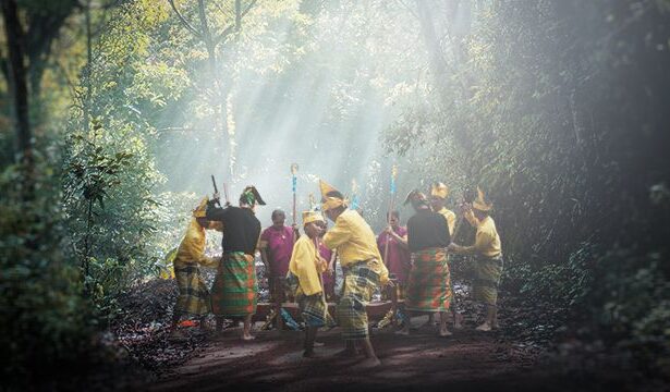 Tradisi Mappadendang di Sulawesi Selatan