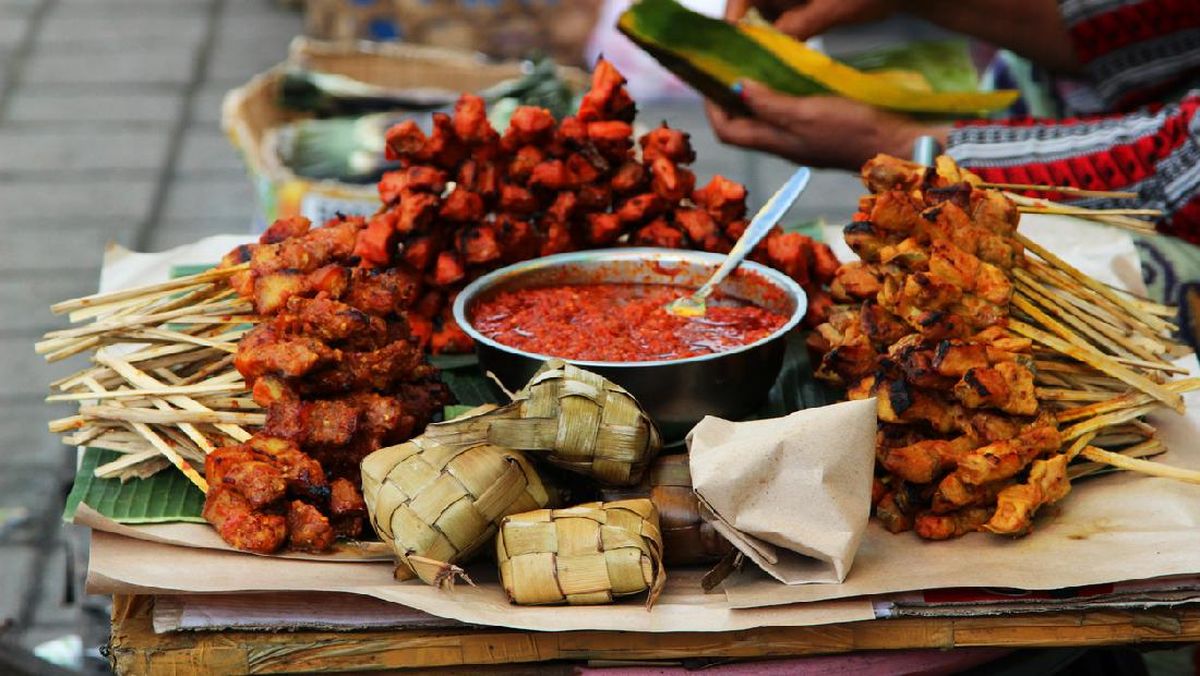 Tradisi Ngejot di Bali