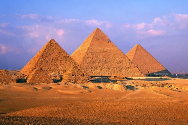 Wisata Sejarah ke Piramida Giza Mesir
