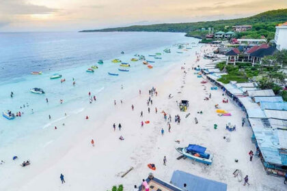 Berkunjung ke Pantai Tanjung Bira