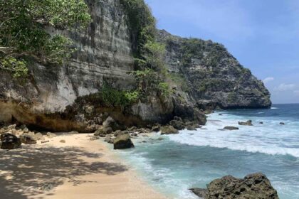 pantai tembeling nusa penida