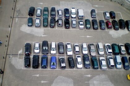 Cara Parkir Mobil yang Baik dan Benar